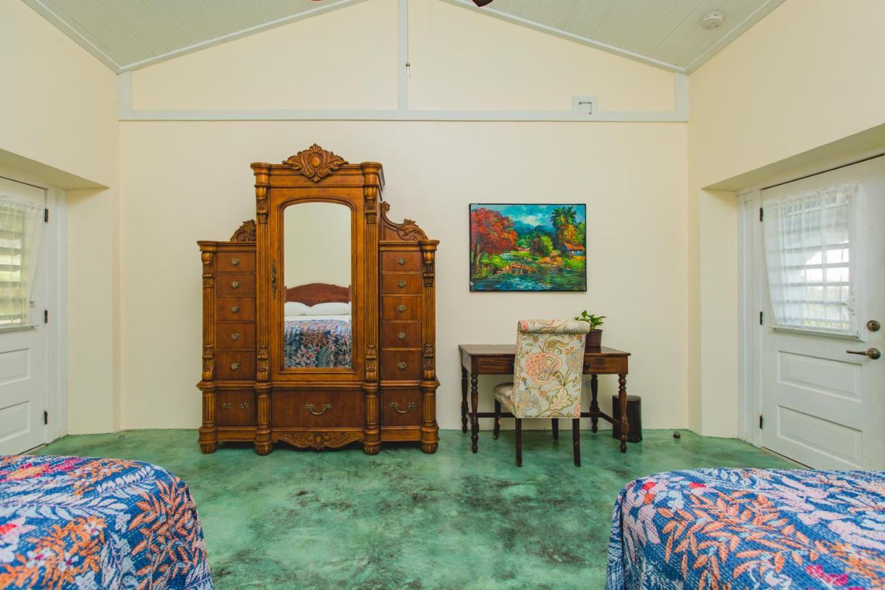 Feather Leaf Inn Frederiksted Esterno foto